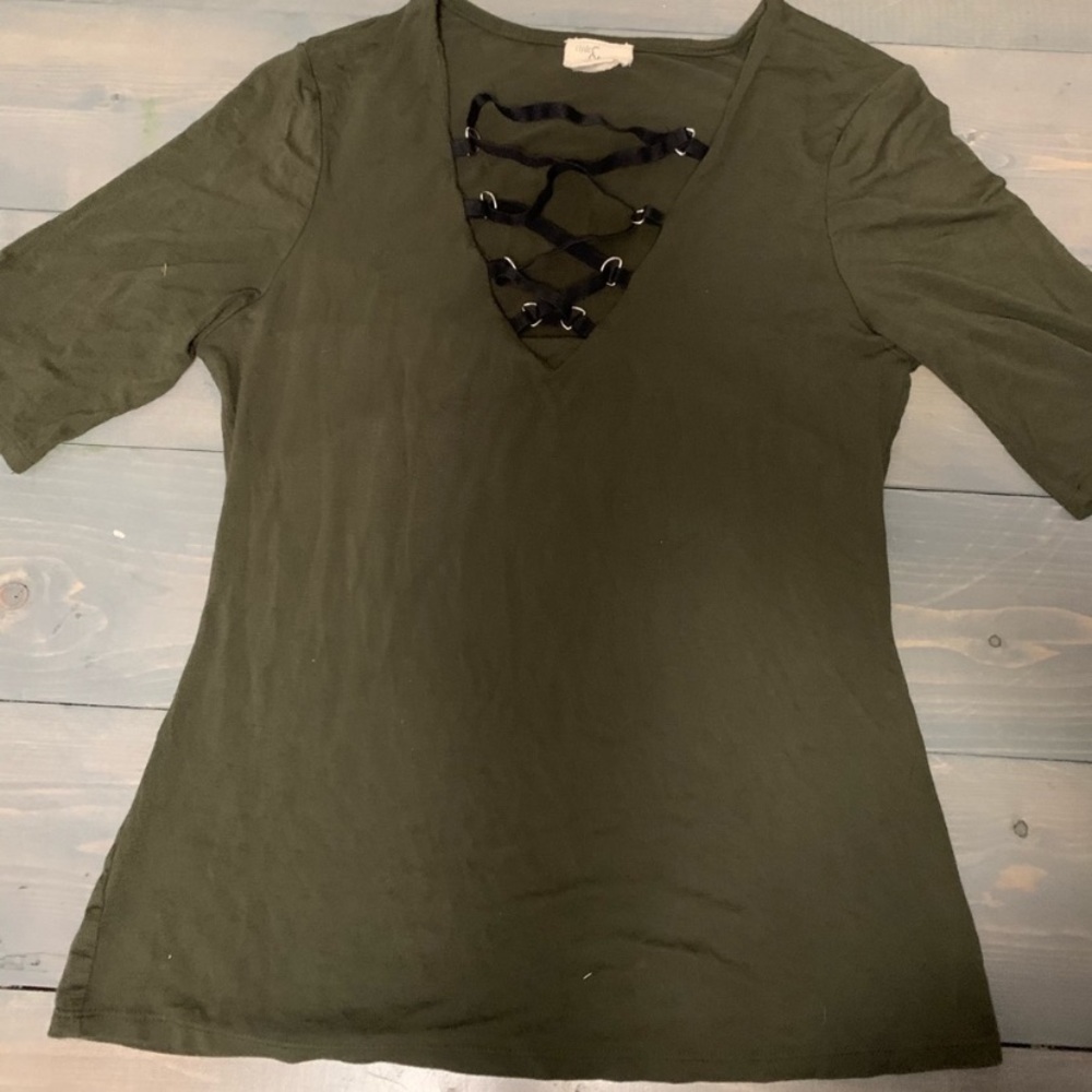 $5/20  Clyde & Baxter Top